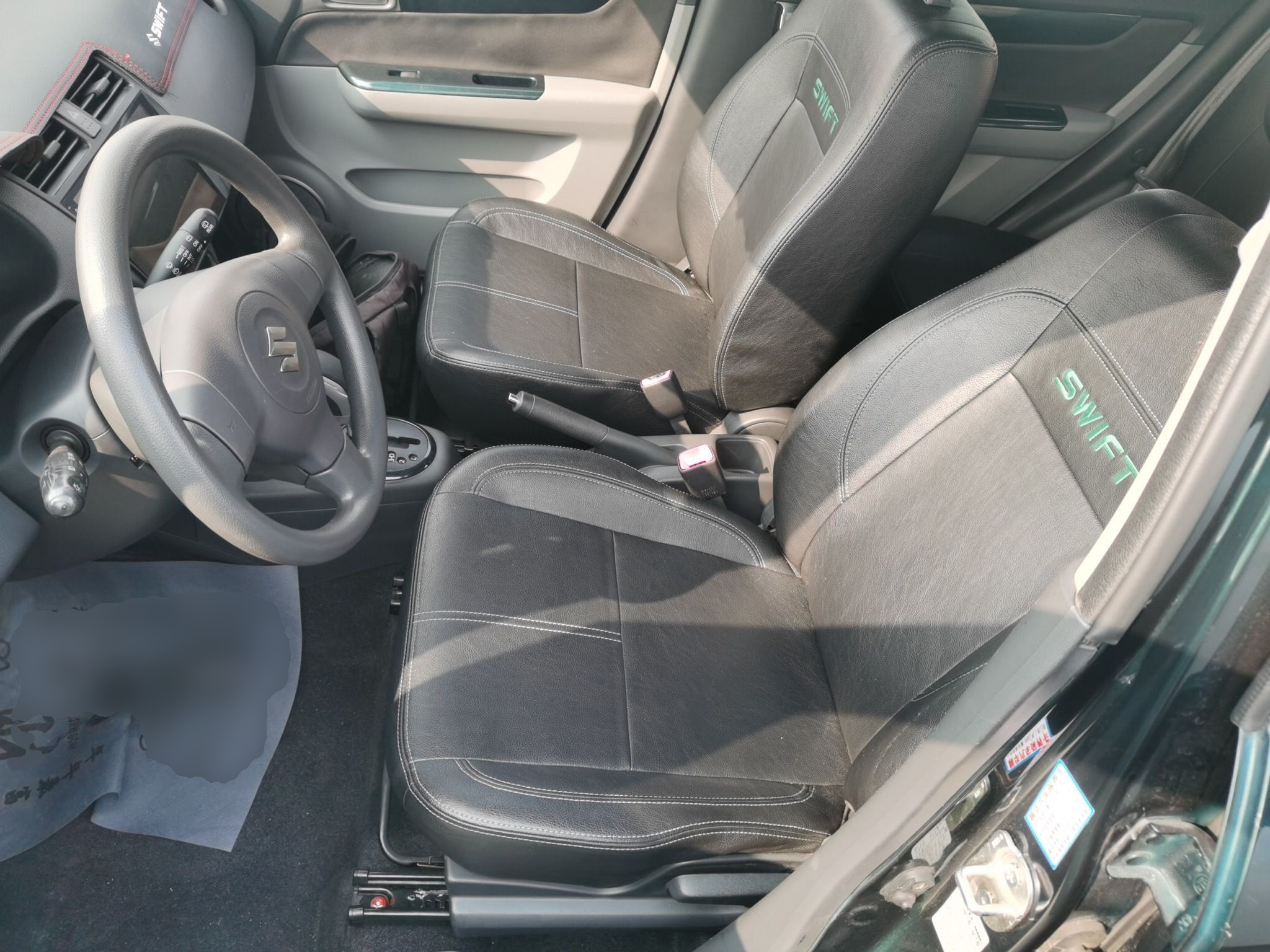 Переднее сиденье в автомобиле