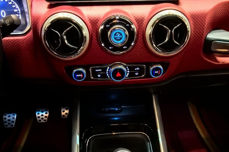 Used BAIC Off-Road BJ40 2018 PLUS 2.0T Manual Four-Wheel Drive Premium Edition China V