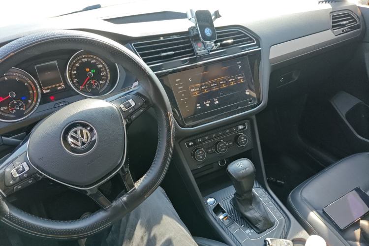 Used Volkswagen Tiguan L 2020 330TSI Automatic Two-Wheel Drive Smart Luxury Edition China VI Standard Center Console