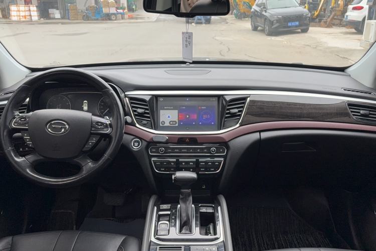 Used GAC Trumpchi GS8 2017 320T Two-Wheel Drive Luxury Smart Connectivity Version (7 Seats) Center Console