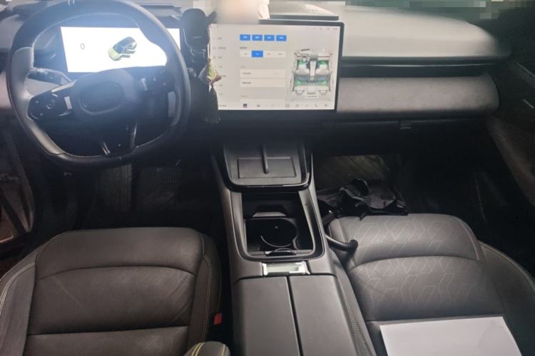 Used Lynk & Co 08 EM-P 2023 120km Long-Range Halo Center Console