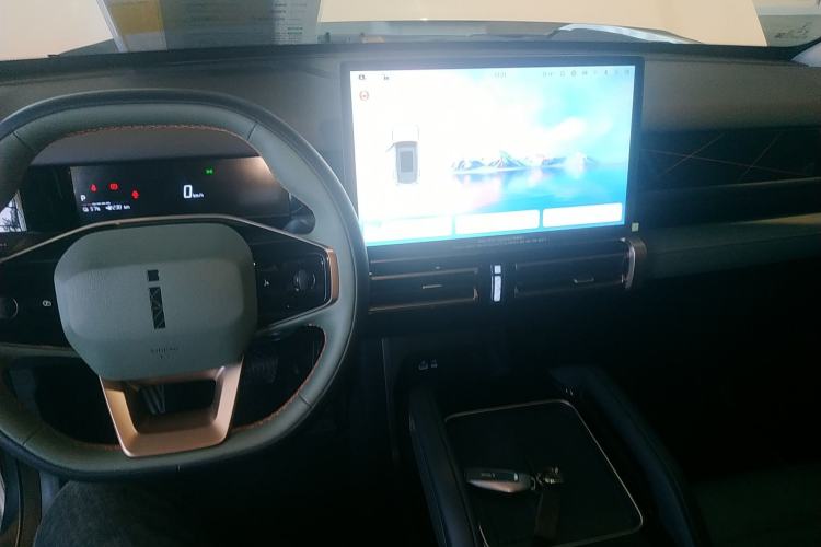 Used iCAR 03 2024 401km Two-Wheel Drive Standard Advanced Version Center Console