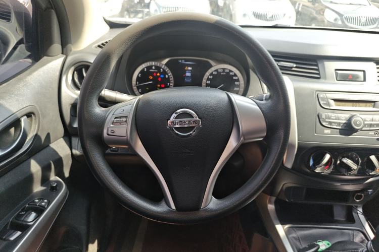 Used Nissan Navara 2021 2.5L Facelift Manual Two-Wheel Drive Comfort Version QR25
