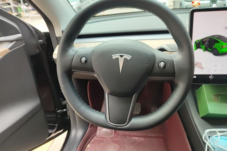 Used Tesla Model Y 2021 Standard Range Rear-Wheel Drive Version Steering Wheel