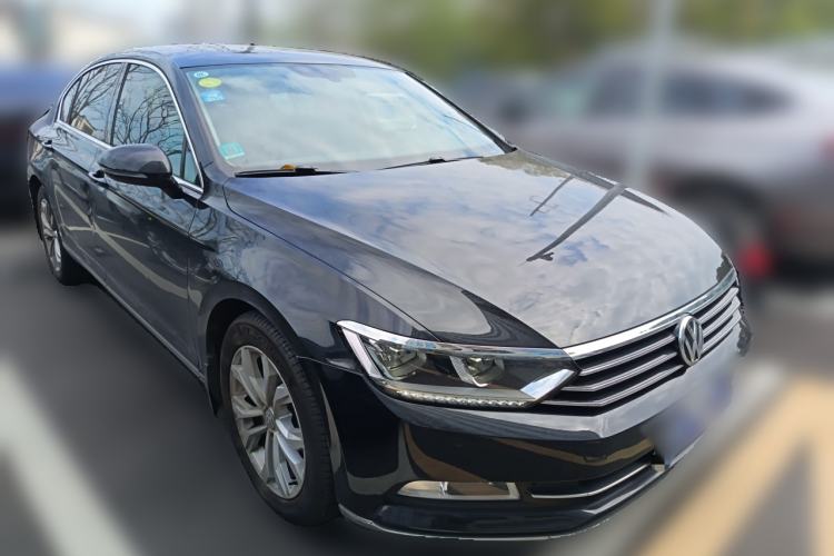 Used Volkswagen Magotan 2017 380TSI DSG Luxury Model Front Right 45 Deg