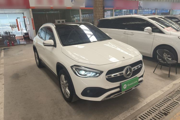 Used Mercedes-Benz GLA 2023 GLA 200 Front Right 45 Deg