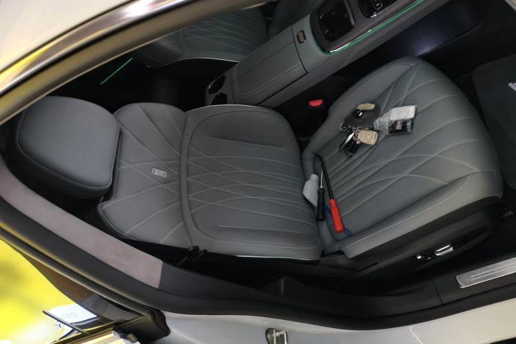 Used Geely Galaxy E8 2025 700 km Long-Range Intelligent Driving Version Right Front Seat