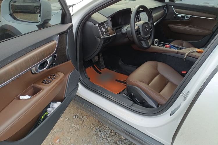 Used Volvo V90 2024 Cross Country B5 AWD Smart Range Edition