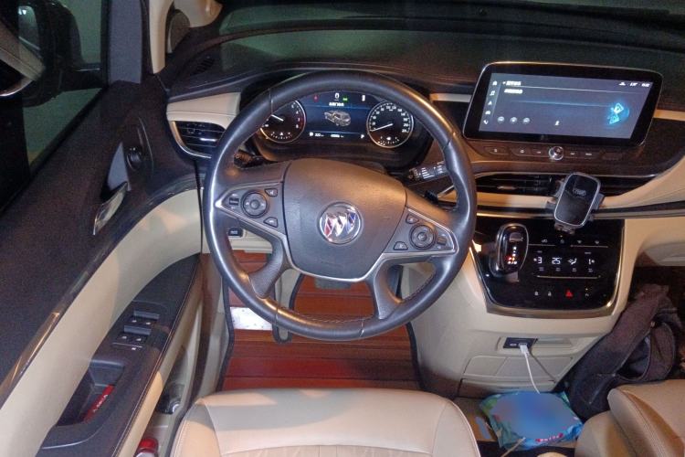 Used Buick GL8 2023 Facelifted Land Cruiser Executive Luxury Version