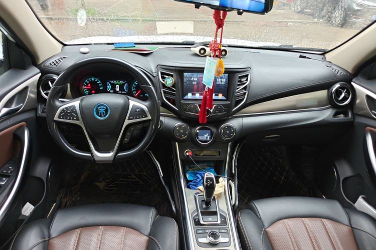 Used BYD Song New Energy 2017 Song DM 1.5TID All-Wheel Drive Luxury Model Center Console