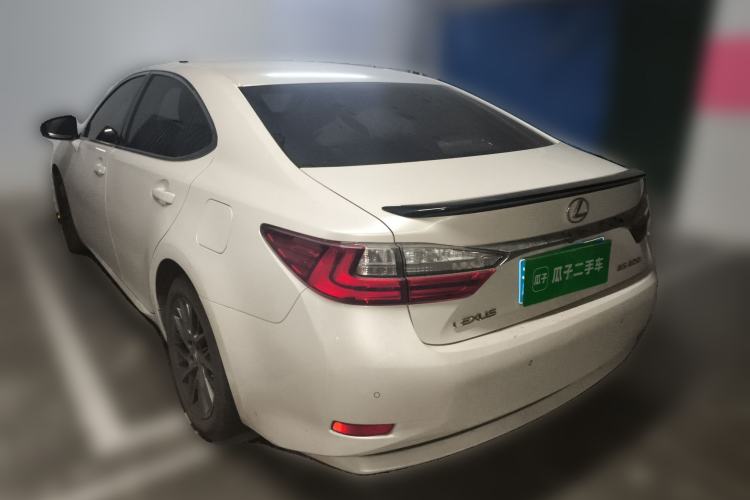 Used Lexus ES 2017 200 30th Anniversary Edition Rear Left 45 Deg