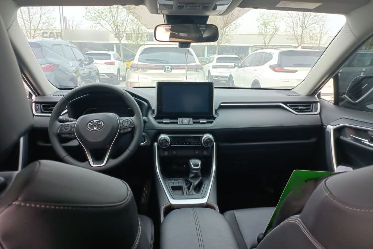 Used Toyota RAV4 2022 2.0L CVT Two-Wheel Drive Fashion Plus Edition Center Console