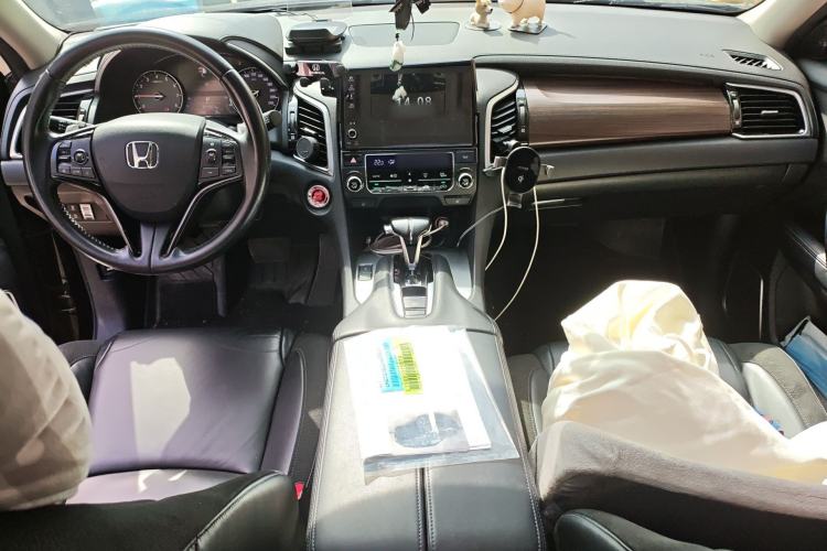 Used Honda Avancier 2017 240TURBO Two-Wheel Drive Premium Edition Center Console