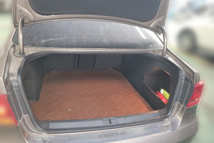 Used Volkswagen Magotan 2012 Revised Version 2.0 TSI Luxury Edition Trunk
