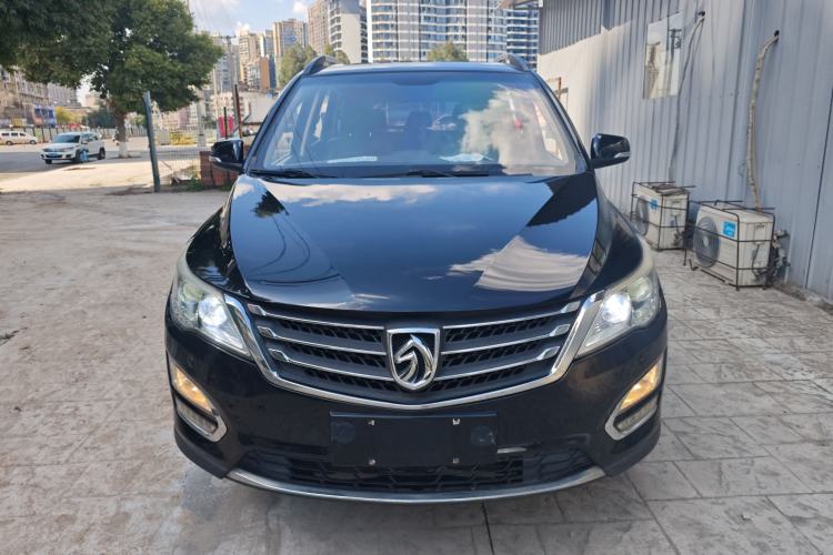 Used Baojun 560 2015 1.8L manual luxury version
