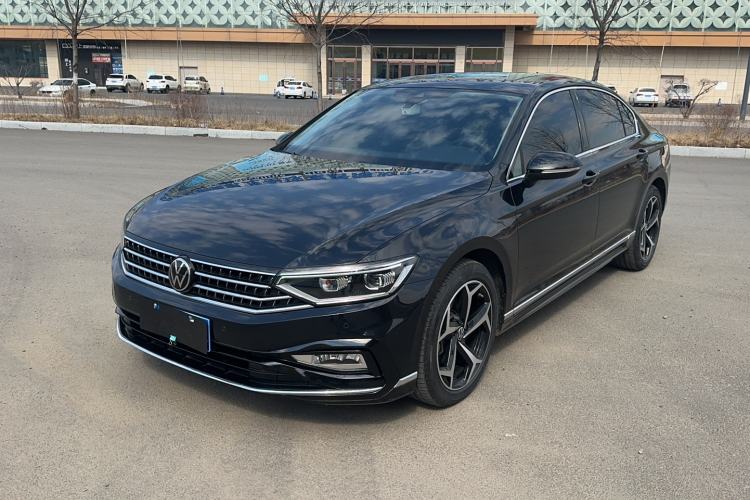 Used Volkswagen Magotan 2025 Revised Version Zhongxiang Edition 330TSI DSG Luxury Trim