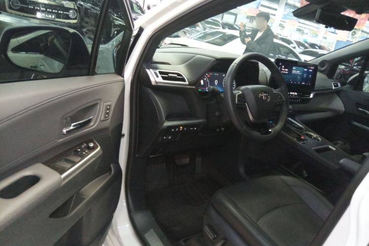 Used Toyota Granvia 2023 2.5L Hybrid Flagship VIP Edition