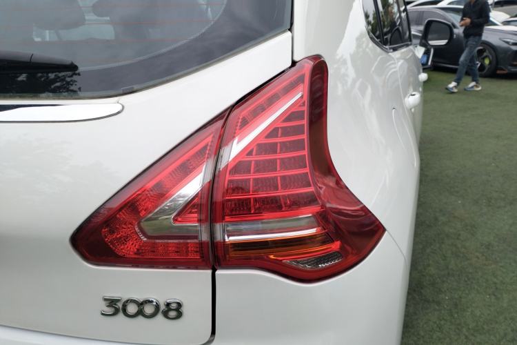 Used Peugeot 3008 2015 2.0L Automatic Classic Edition
