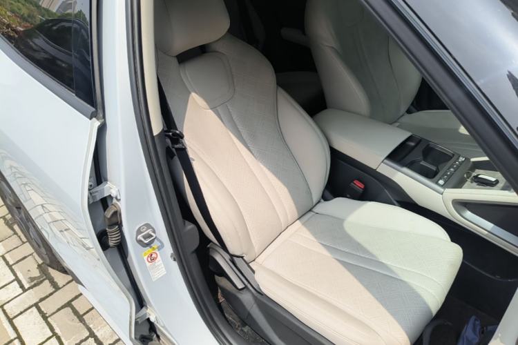 Used BYD Yuan UP 2025 Intelligent Driving Version 401 KM Dynamic Edition Right Front Seat