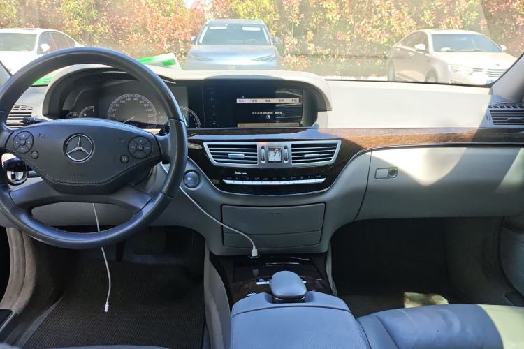 Used Mercedes-Benz S-Class 2008 S 300 L Business Model Center Console