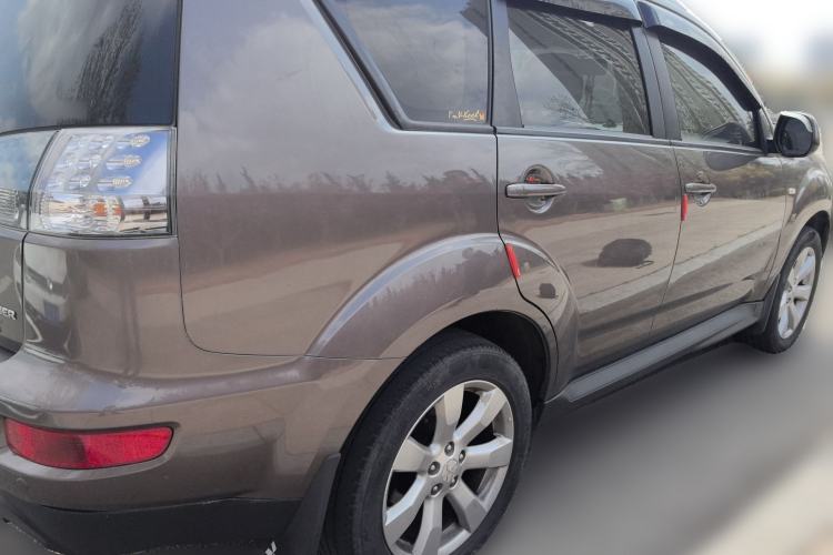 Used Mitsubishi Outlander 2011 Kicks 2.4 Fashion Edition