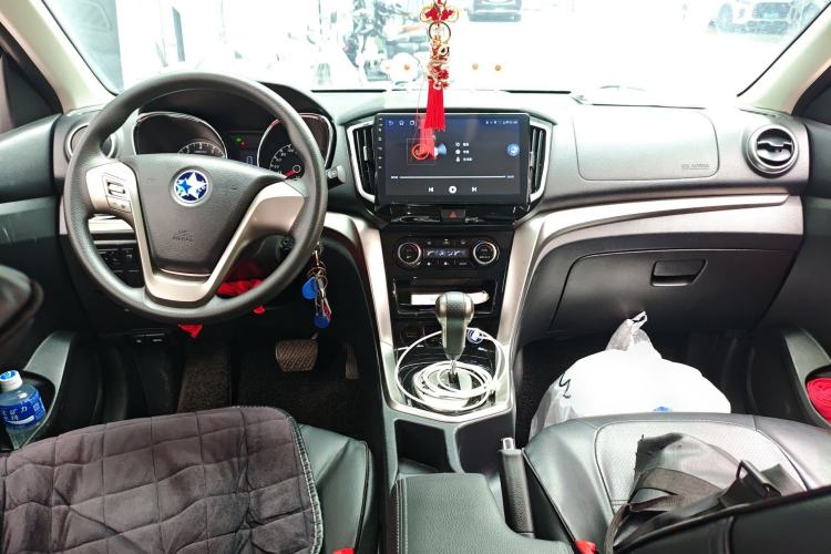 Used Venucia T70 2016 2.0L CVT Smart Edition Center Console