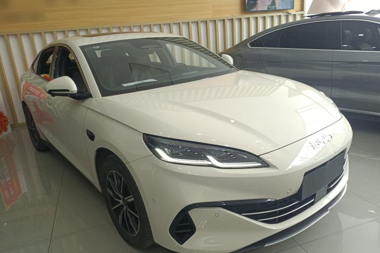 Used BYD Seal 06 New Energy 2025 DM-i Smart Drive 120KM Deluxe Model Front Right 45 Deg