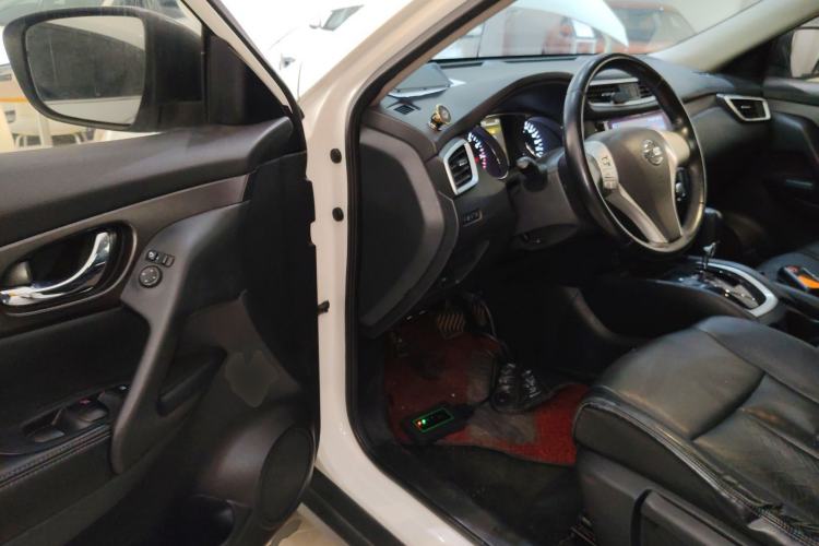 Used Nissan X-Trail 2014 2.0L CVT Comfort Edition 2WD Driver Seat