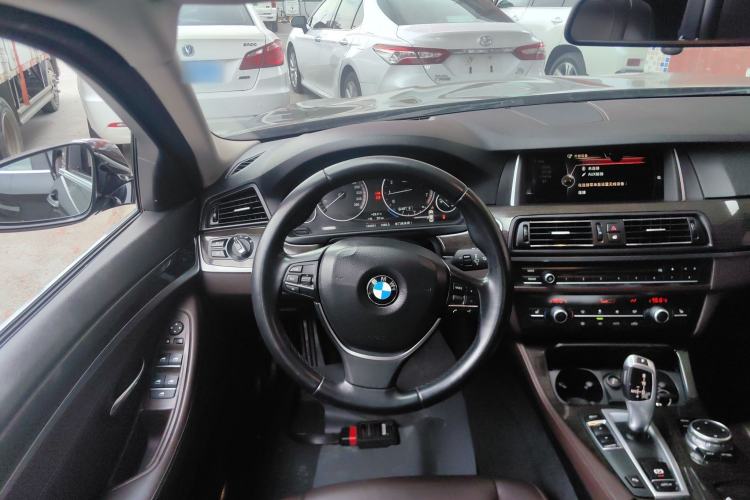 Used BMW 5 Series 2014 525Li Luxury Design Package
