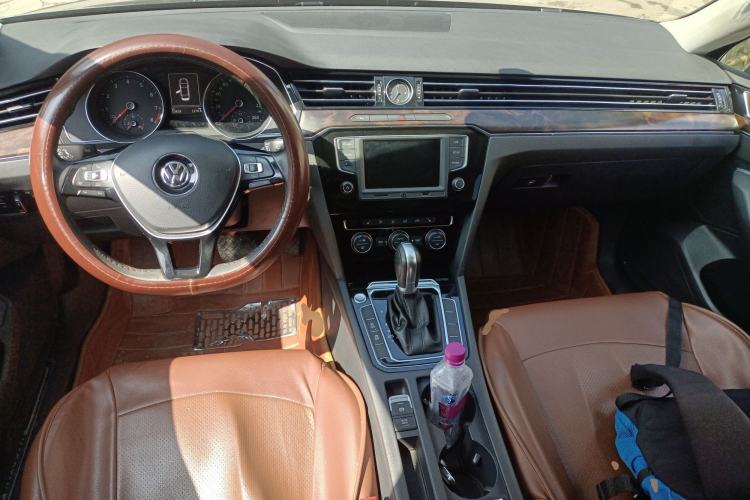 Used Volkswagen Magotan 2017 330TSI DSG Luxury Model Center Console