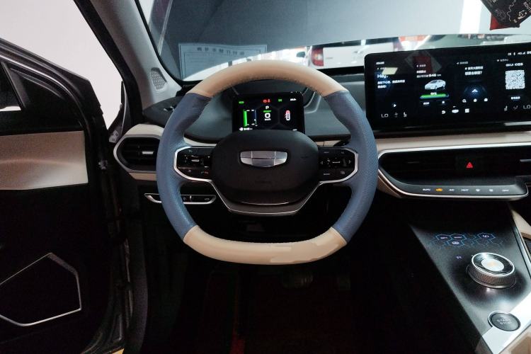 Used Geometry A 2022 Pro 600KM Red Apple Plus