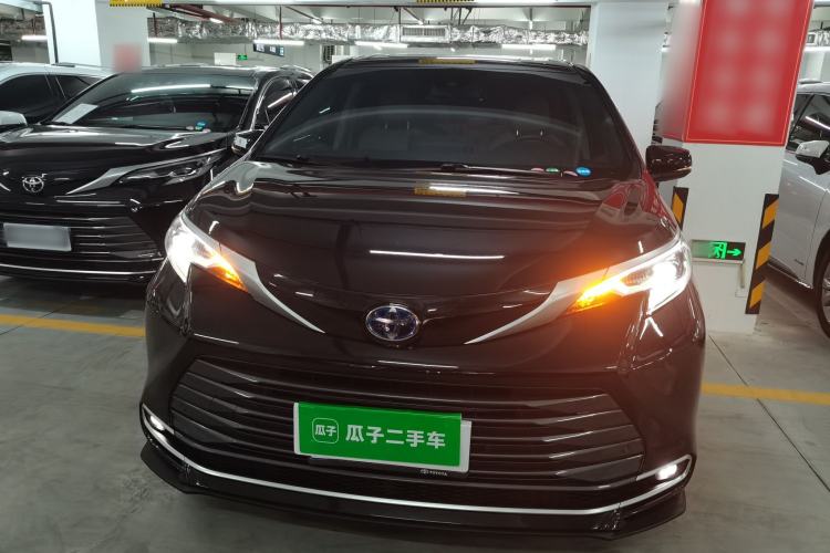 Used Toyota SIENNA 2021 2.5L Hybrid Premium Edition Front