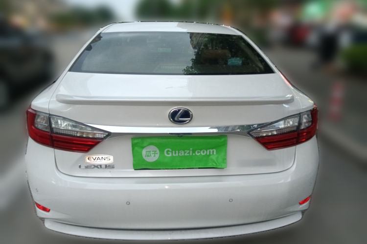 Used Lexus ES 2015 300h Luxury Edition Rear