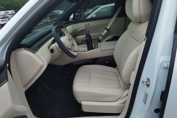 Used ONVO Luxeed L90 2025 Model—Max Six-Seater Version