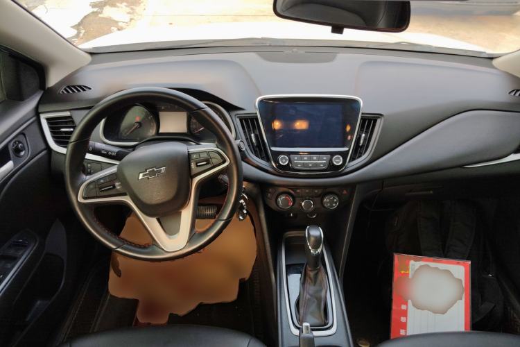 Used Chevrolet Monza 2020 Light Hybrid Redline 320T Dual-Clutch Joyful Edition Center Console