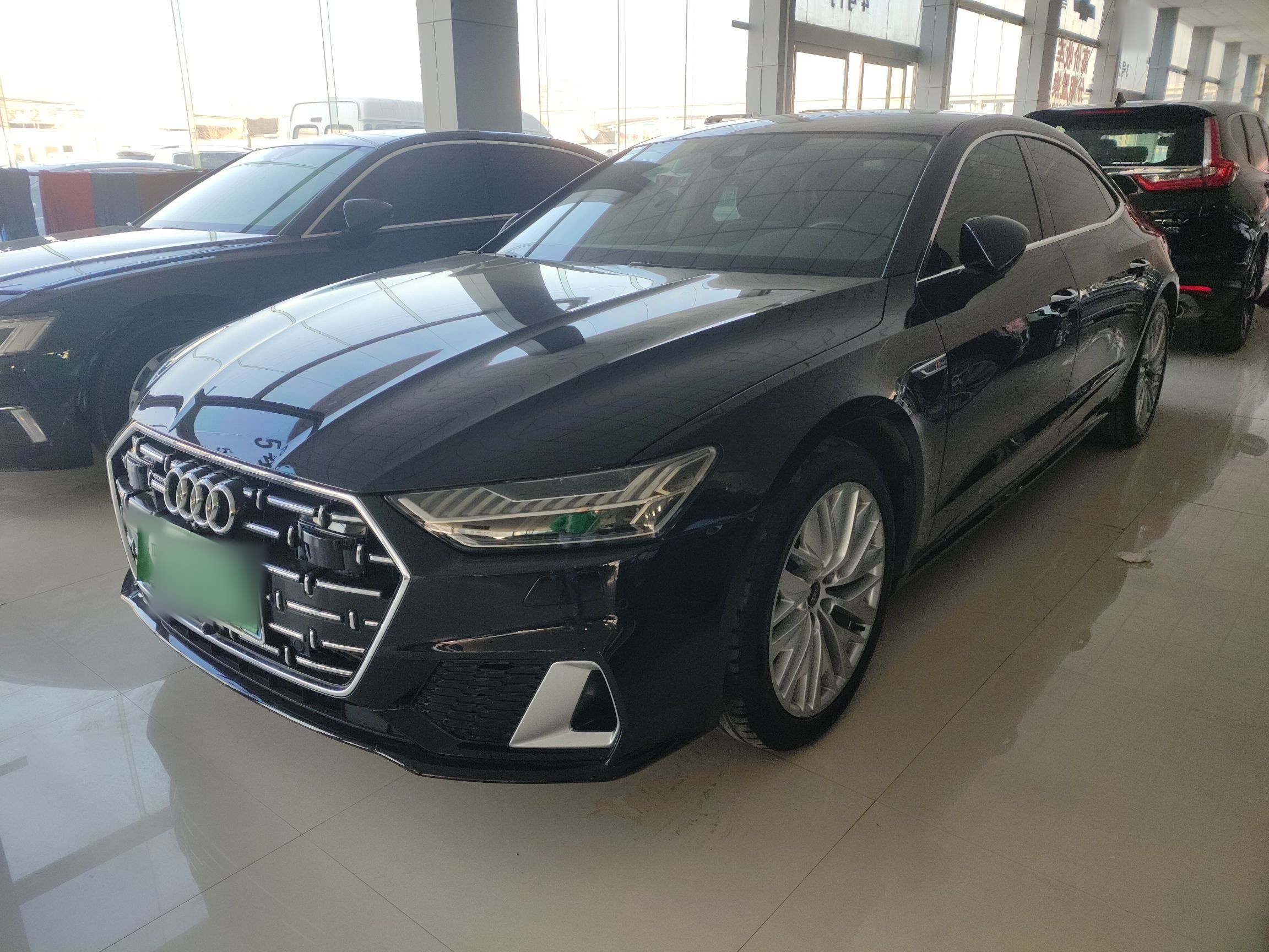 Под передней частью автомобиля