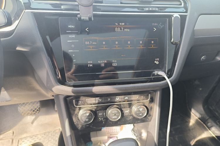 Used Volkswagen Tiguan L 2019 Updated Version 330TSI Automatic Two-Wheel Drive Panoramic Comfort Edition China VI Standard Audio And AC Panel