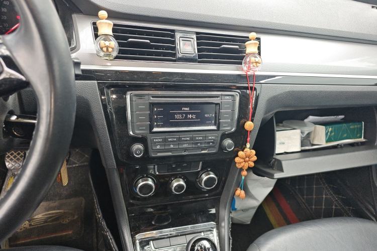 Used Volkswagen Bora 2016 1.6L Manual Comfort Model Audio And AC Panel