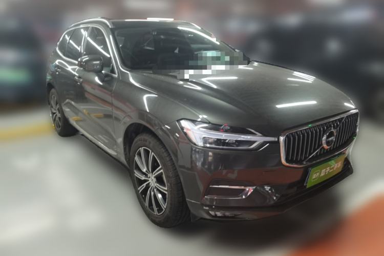 Used Volvo XC60 2018 T5 4x4 Zhiya Luxury Edition Front Right 45 Deg