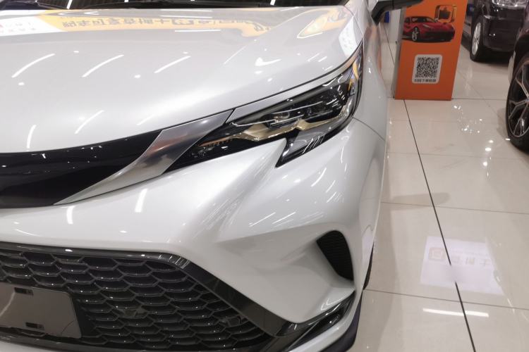 Used Toyota Granvia 2023 2.5L Hybrid Flagship VIP Edition