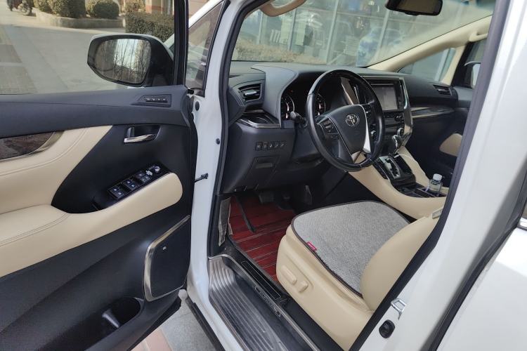 Used Toyota Alphard 2018 Revised Version 3.5L Premium Edition
