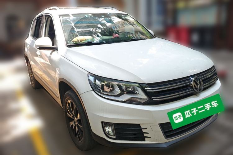 Used Volkswagen Tiguan 2015 1.8TSI Automatic Two-Wheel Drive Luxury Model Front Right 45 Deg