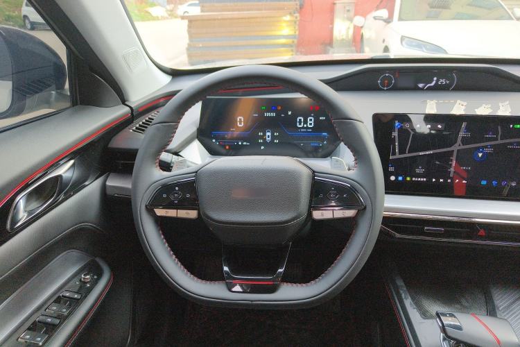 Used Oshan Z6 2022 Blue Whale 1.5T DCT Luxury Model