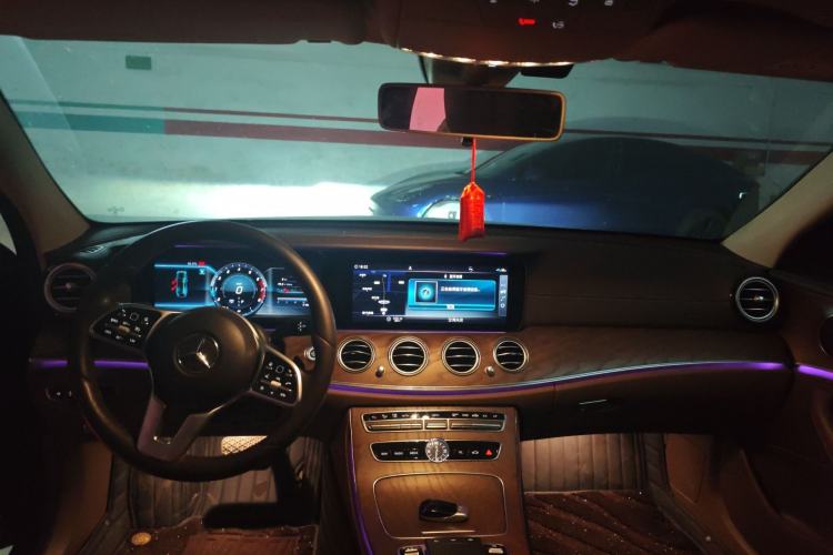 Used Mercedes-Benz E-Class 2019 E 200 L Center Console