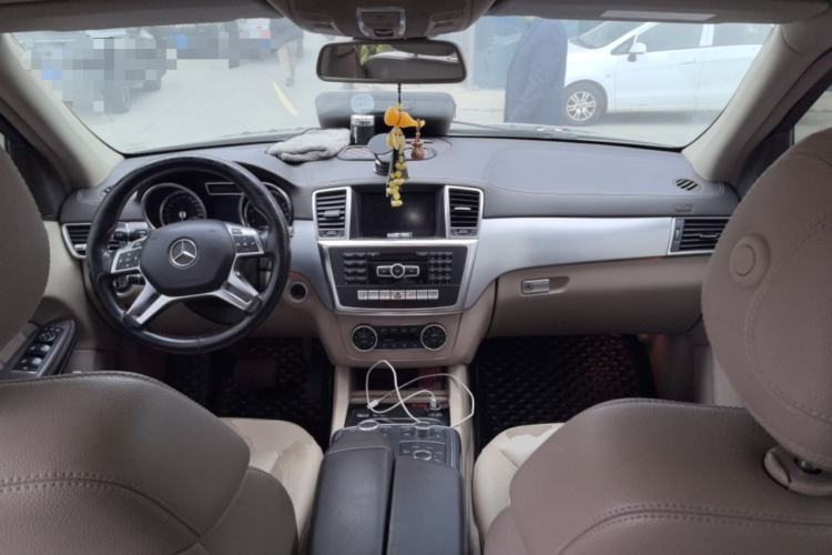 Used Mercedes-Benz GL-Class 2014 GL 400 4MATIC Dynamic Model Center Console