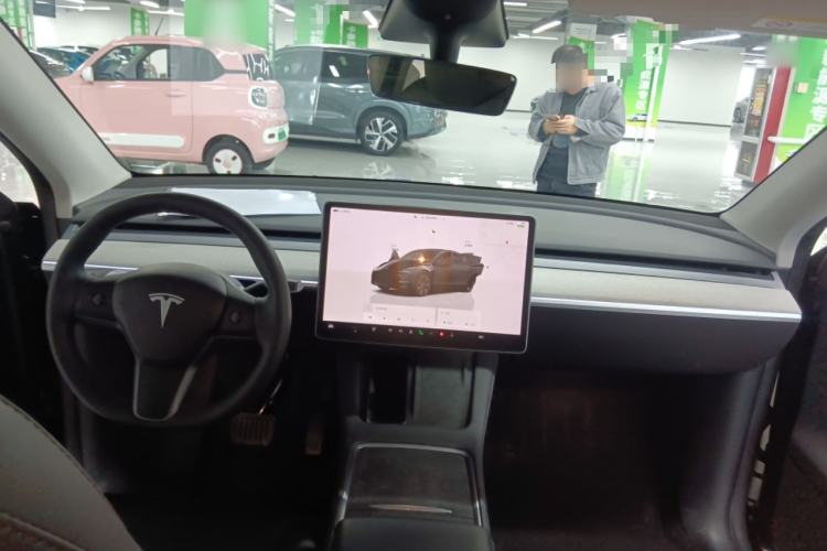 Used Tesla Model Y 2023 Rear-Wheel-Drive Version Center Console