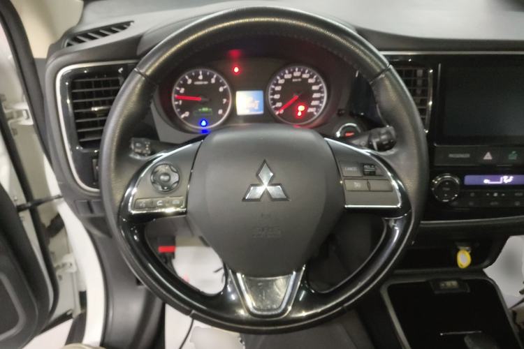 Used Mitsubishi Outlander 2017 2.0L Two-Wheel Drive Glory Edition 5 Seats