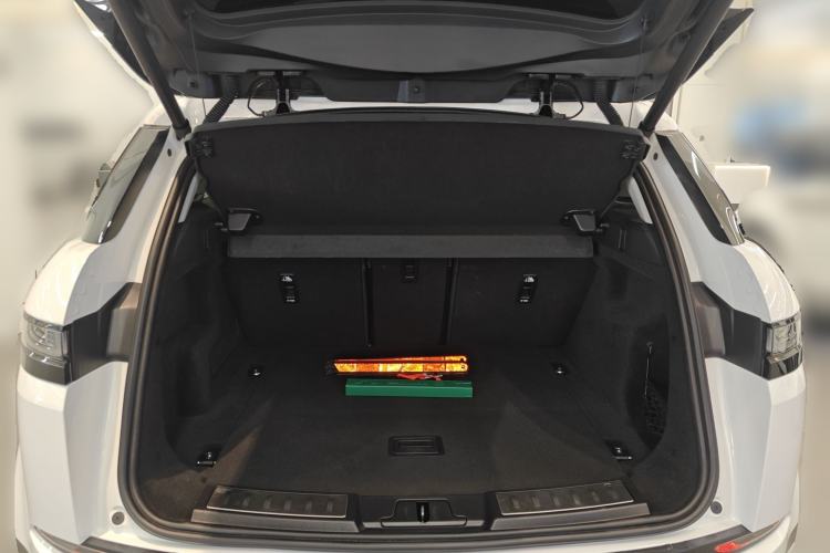 Used Land Rover Range Evoque New Energy 2022 Aurora L P300e Plug-in Hybrid Electric Version Trunk