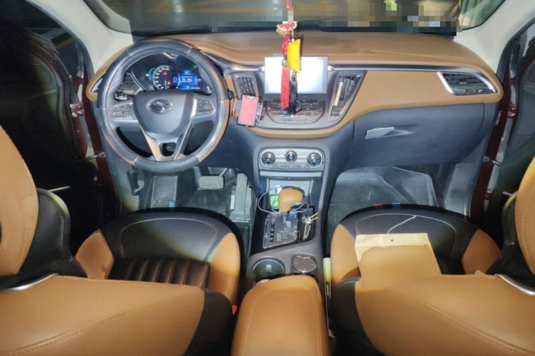 Used Soueast DX7 2015 1.5T Automatic Elite Model Center Console