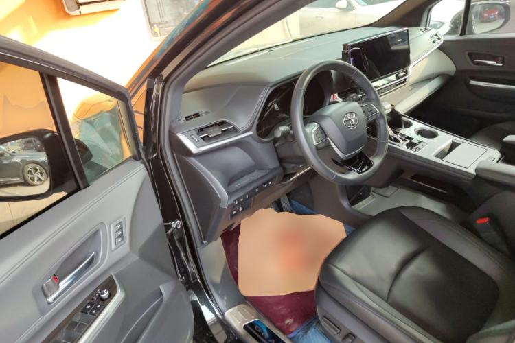 Used Toyota Granvia 2023 2.5L Hybrid Prestige VIP Edition
